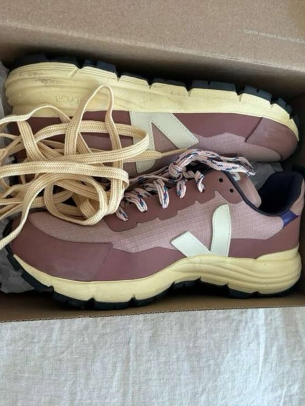 NEW Veja shoes size EU 37/US 6